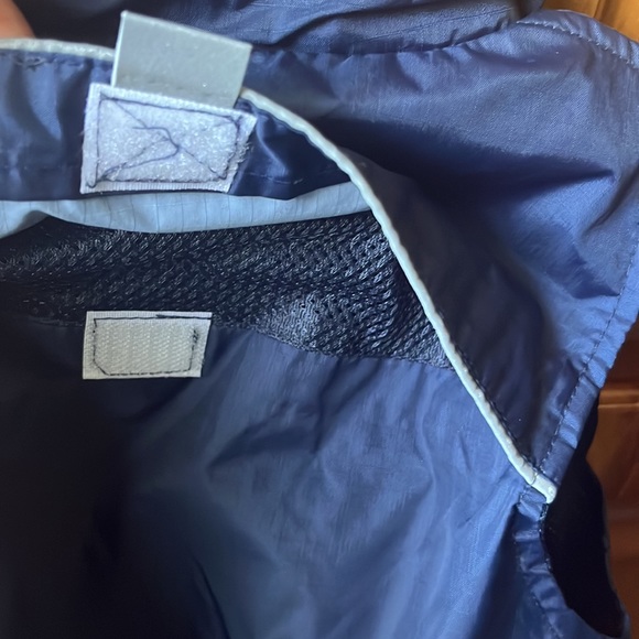 Vest - Picture 4 of 11